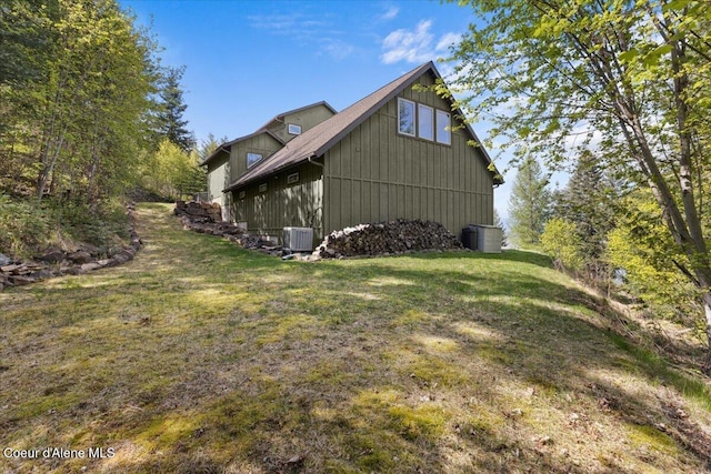 3677 S Capeview Ct, Coeur Dalene, ID 83814 - view of side of property featuring a yard