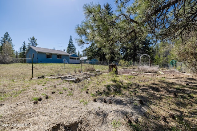 view of yard featuring fence
