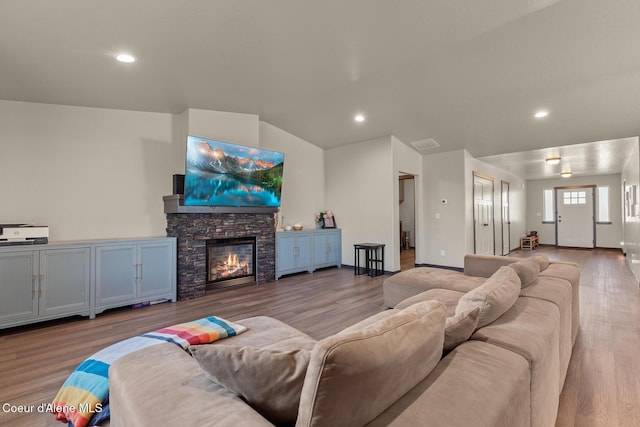living room featuring recessed lighting, baseboards, visible vents, and wood finished floors