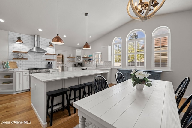 3515 N 7th St, Coeur Dalene, ID 83815 - dining room featuring a chandelier, light wood finished floors, recessed lighting, and vaulted ceiling