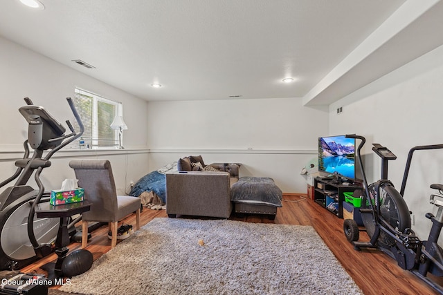 living area featuring visible vents, recessed lighting, and wood finished floors