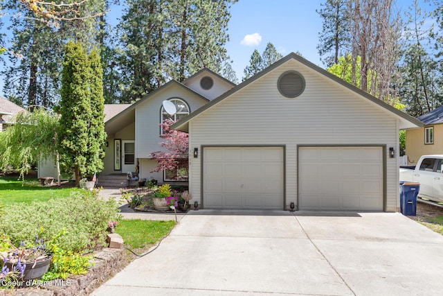 view of front facade featuring an attached garage and driveway