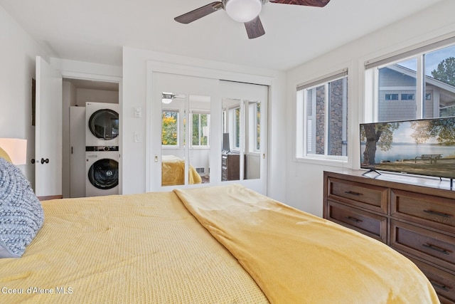 bedroom featuring ceiling fan and stacked washing maching and dryer
