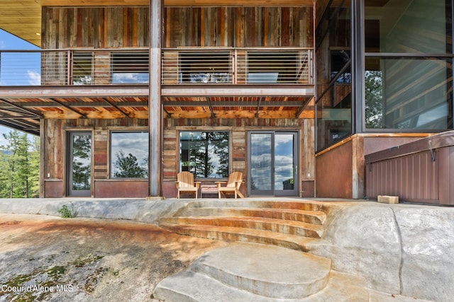 172 Elk Hills Rd, Sandpoint, ID 83864 - view of exterior entry with a balcony