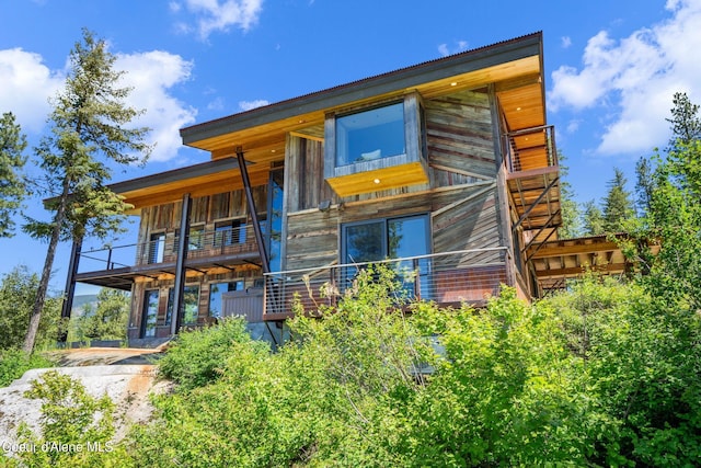 172 Elk Hills Rd, Sandpoint, ID 83864 - view of front facade featuring a balcony