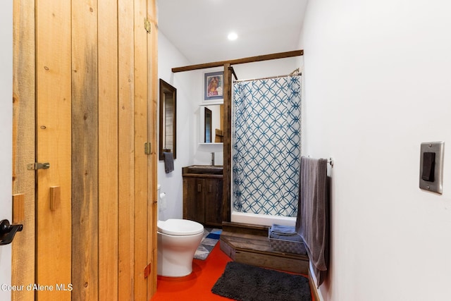 172 Elk Hills Rd, Sandpoint, ID 83864 - bathroom featuring toilet, vanity, a shower with shower curtain, and recessed lighting