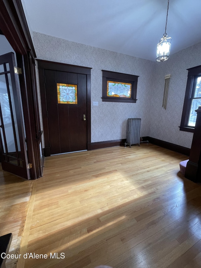 6990 Denver St, Bonners Ferry, ID 83805 - foyer entrance with wallpapered walls and wood finished floors