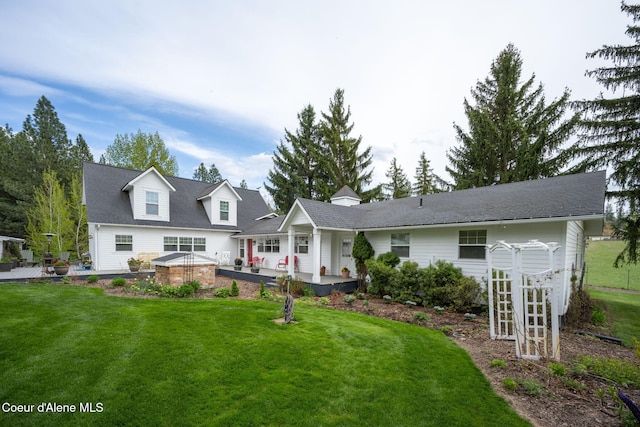 view of front facade featuring a front lawn and covered porch