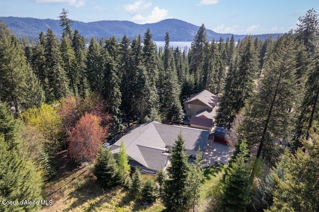 birds eye view of property featuring a mountain view and a wooded view