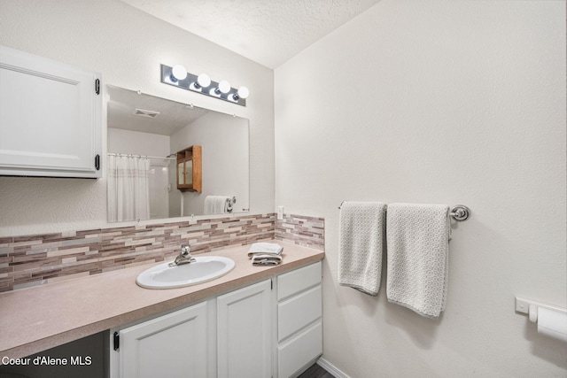 full bathroom featuring a textured ceiling, visible vents, tasteful backsplash, vanity, and a shower with shower curtain
