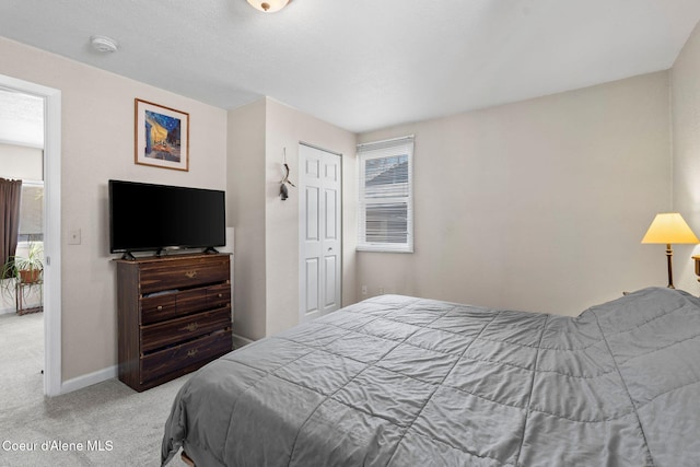 bedroom featuring carpet floors, baseboards, and a closet