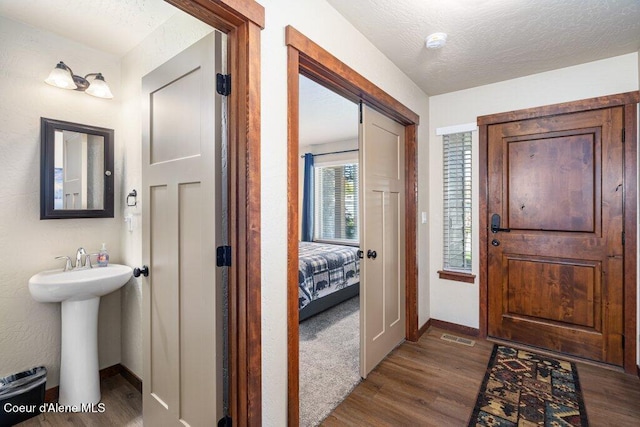 635 E Valley St, Oldtown, ID 83822 - entrance foyer with dark wood-style flooring, baseboards, visible vents, and a textured ceiling
