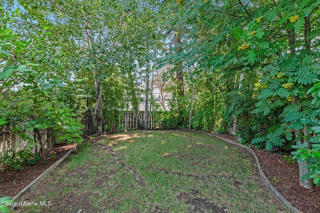 8533 N Tartan Dr, Hayden, ID 83835 - view of yard featuring fence