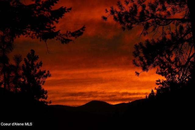 nature at dusk featuring a mountain view