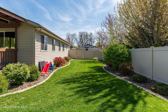 view of yard featuring a fenced backyard