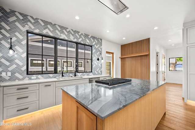 907 N B St, Coeur Dalene, ID 83814 - kitchen featuring a sink, a center island, backsplash, recessed lighting, and light wood-style floors