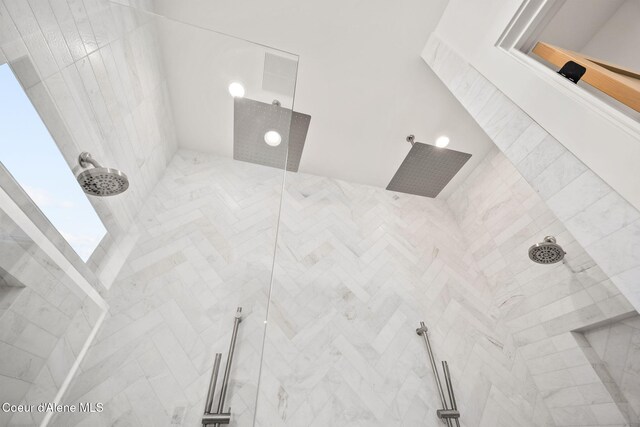 907 N B St, Coeur Dalene, ID 83814 - bathroom with a tile shower