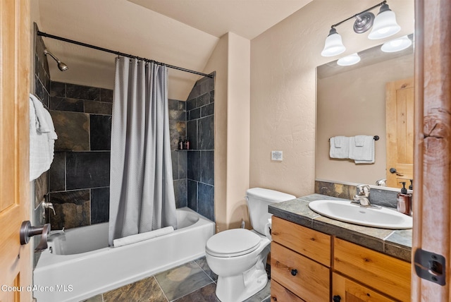 504 Hornby Pl, Dover, ID 83825 - bathroom featuring shower / bath combo with shower curtain, toilet, vanity, and a textured wall
