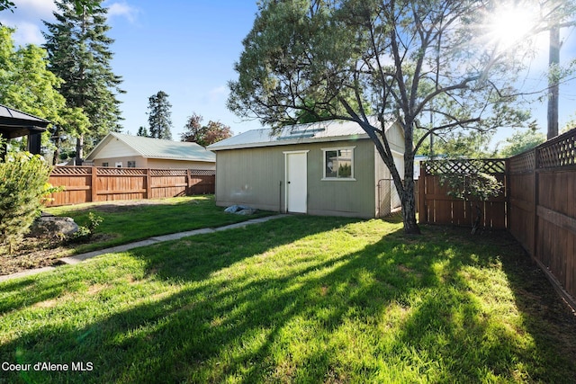723 Forest Ave, Sandpoint, ID 83864 - view of yard featuring an outdoor structure