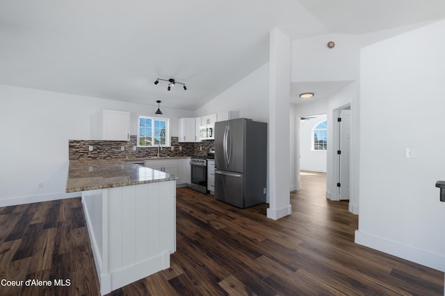 7435 N Cornwall St, Coeur Dalene, ID 83815 - kitchen featuring a peninsula, stainless steel appliances, white cabinets, vaulted ceiling, and tasteful backsplash