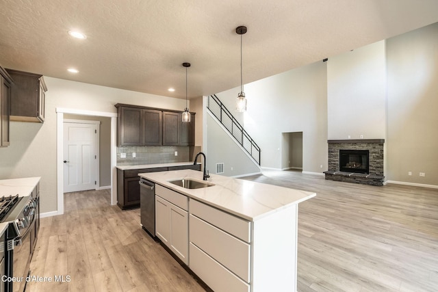 7587 E Duke Ln, Athol, ID 83801 - kitchen featuring a sink, stainless steel dishwasher, recessed lighting, and gas range oven
