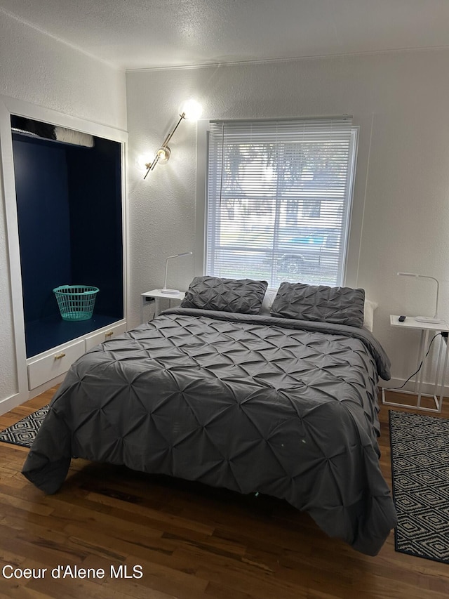 712 E Coeur D Alene Ave, Coeur Dalene, ID 83814 - bedroom featuring wood finished floors and a textured wall