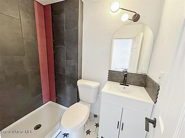 503 N 2nd St, Coeur Dalene, ID 83814 - full bathroom with vanity, toilet, and a tile shower