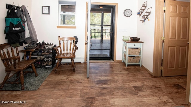 6616 Comanche St, Bonners Ferry, ID 83805 - entryway featuring wood finished floors and baseboards