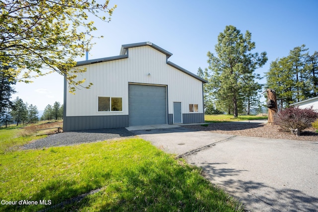 view of outbuilding featuring an outdoor structure and driveway