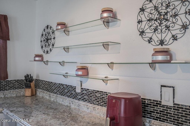 9727 W E St, Worley, ID 83876 - detailed view of decorative backsplash and open shelves