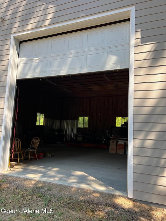garage featuring dirt driveway