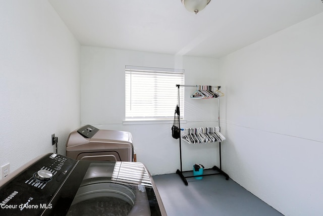 8102 W Arizona St, Rathdrum, ID 83858 - laundry room with washing machine and clothes dryer