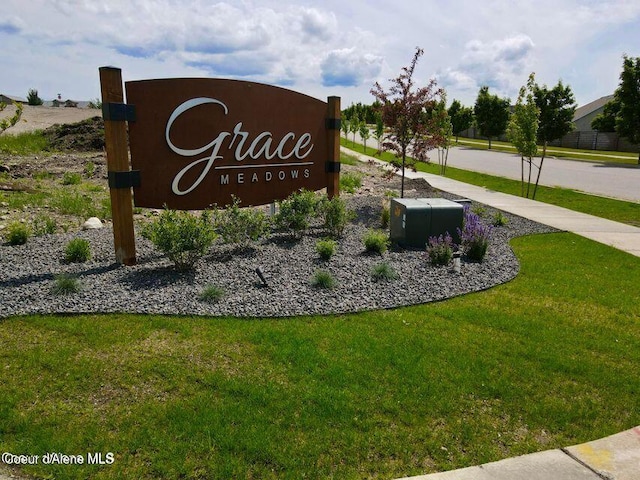 6631 Portrush Dr, Rathdrum, ID 83858 - community / neighborhood sign featuring a yard