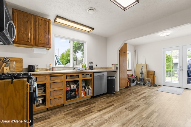 1729 N 9th St, Coeur Dalene, ID 83814 - kitchen featuring appliances with stainless steel finishes, a sink, light wood-style flooring, light countertops, and plenty of natural light