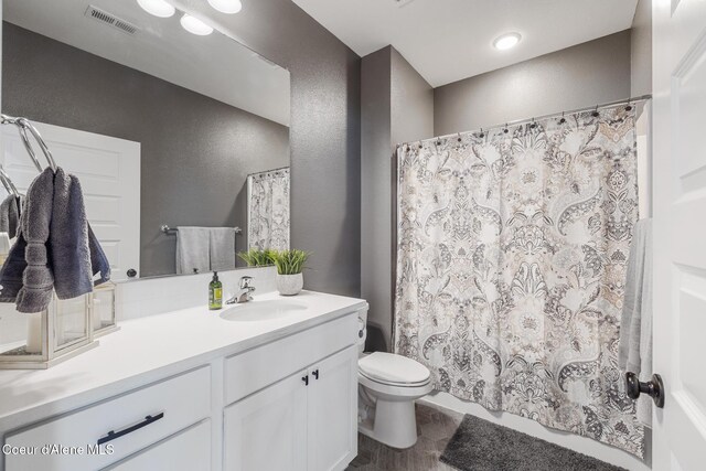 7102 S Hever St, Cheney, WA 99004 - full bathroom with toilet, vanity, a shower with curtain, and a textured wall