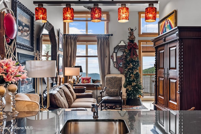 124 Village Ln Unit 108, Sandpoint, ID 83864 - living room featuring a high ceiling