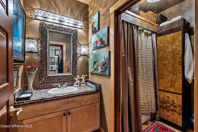 124 Village Ln Unit 108, Sandpoint, ID 83864 - bathroom with tasteful backsplash and vanity