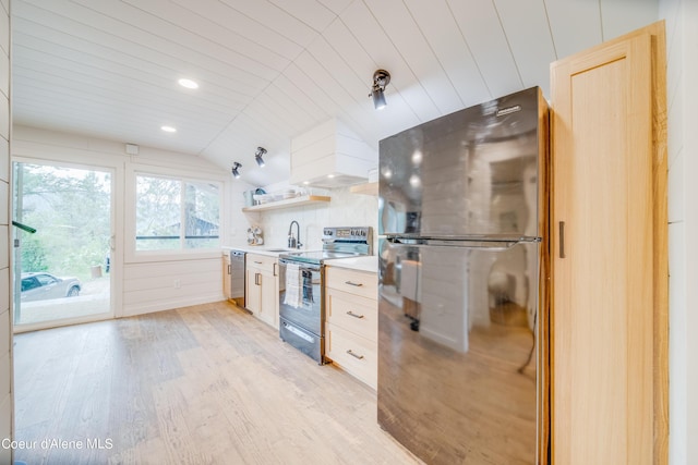 26312 S Anderson Drive Black Lake, Saint Maries, ID 83861 - kitchen featuring stainless steel appliances, a sink, light wood-style flooring, lofted ceiling, and light countertops