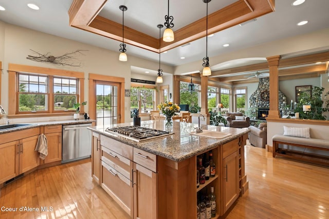 679 Comeback Bay Ln, Sagle, ID 83860 - kitchen with stainless steel appliances, a sink, recessed lighting, and light wood-style floors