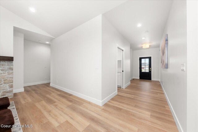 entrance foyer featuring light wood finished floors, recessed lighting, baseboards, and vaulted ceiling