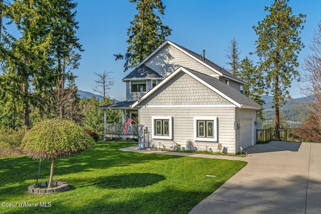 9798 N Willowherb Ct, Hauser, ID 83854 - craftsman-style home featuring concrete driveway, an attached garage, and a front yard