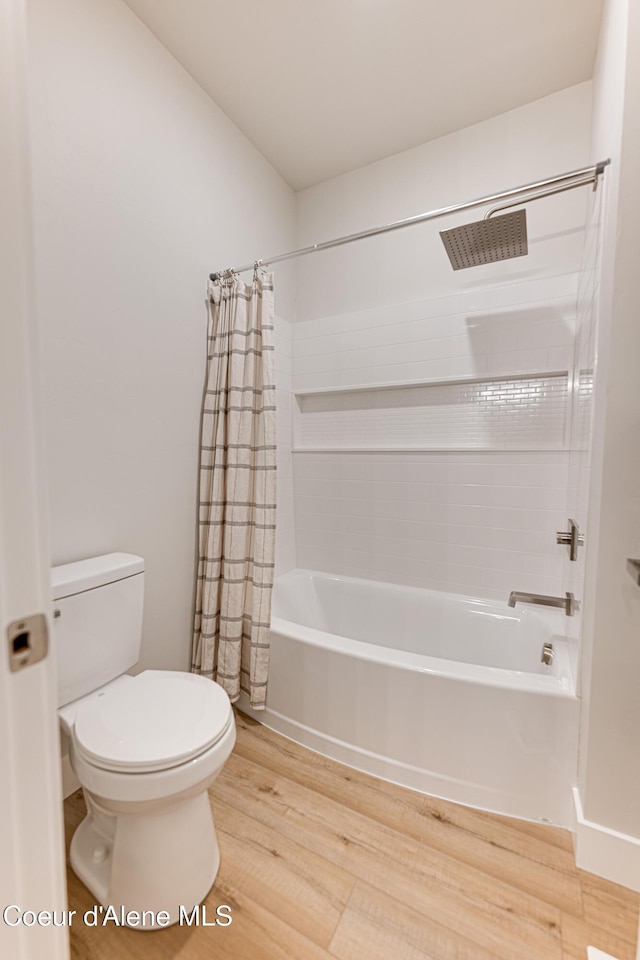 204 Silver Saddle Ct, Pinehurst, ID 83850 - full bathroom with wood finished floors, toilet, and shower / tub combo with curtain