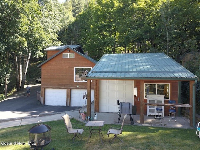 view of outbuilding featuring an outbuilding