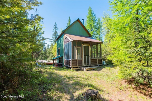 1438 Rolling Thunder Ridge Rd, Sandpoint, ID 83864 - back of property featuring a sunroom