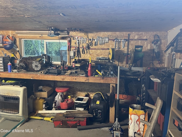 385 Upland Dr, Sandpoint, ID 83864