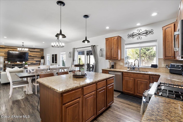 8747 Salmonberry Lp, Hayden, ID 83835 - kitchen featuring a sink, backsplash, stainless steel appliances, a center island, and recessed lighting