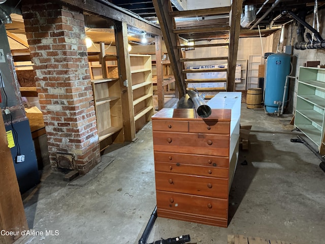 3216 Dufort Rd, Sagle, ID 83860 - unfinished below grade area featuring a water pressure tank
