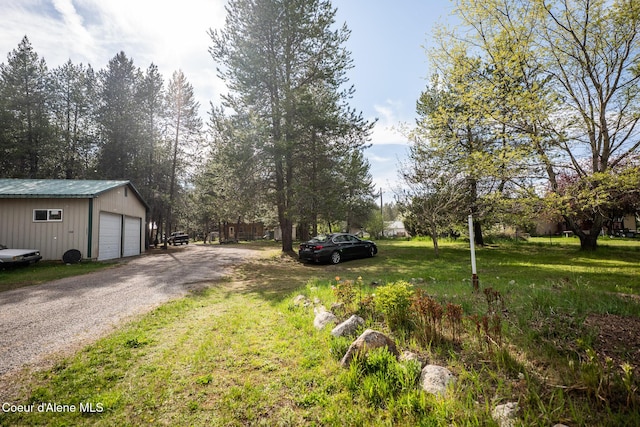 view of dirt / gravel driveway