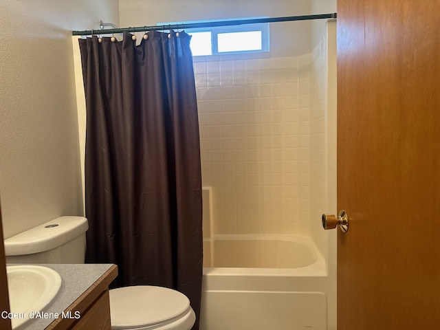 1205 Kinnikinnik Ave, Sandpoint, ID 83864 - full bath with vanity and shower / bath combo with shower curtain