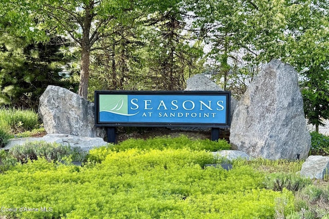 view of community / neighborhood sign
